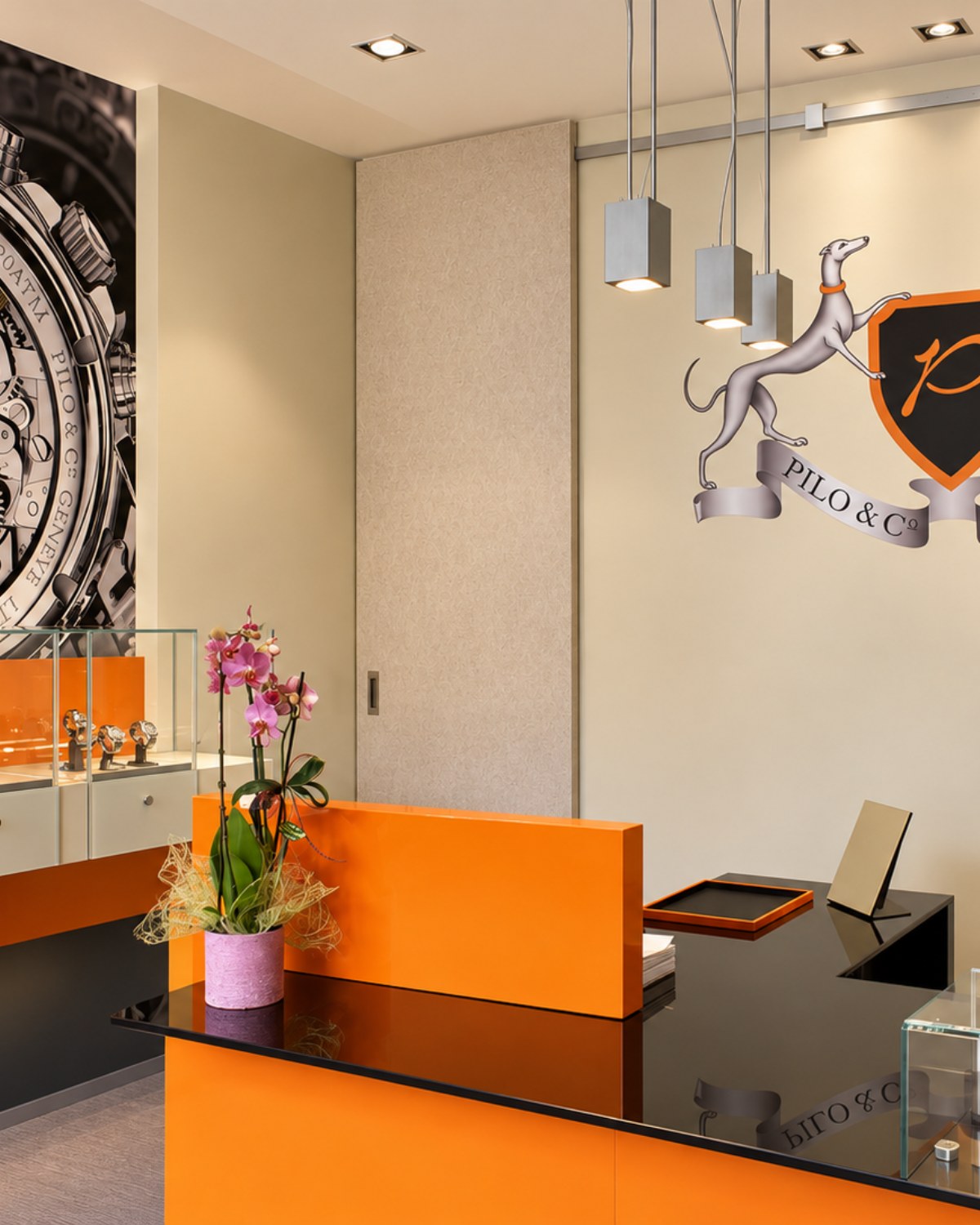 Interno della boutique Pilo & Co a Ginevra, con le vetrine degli orologi